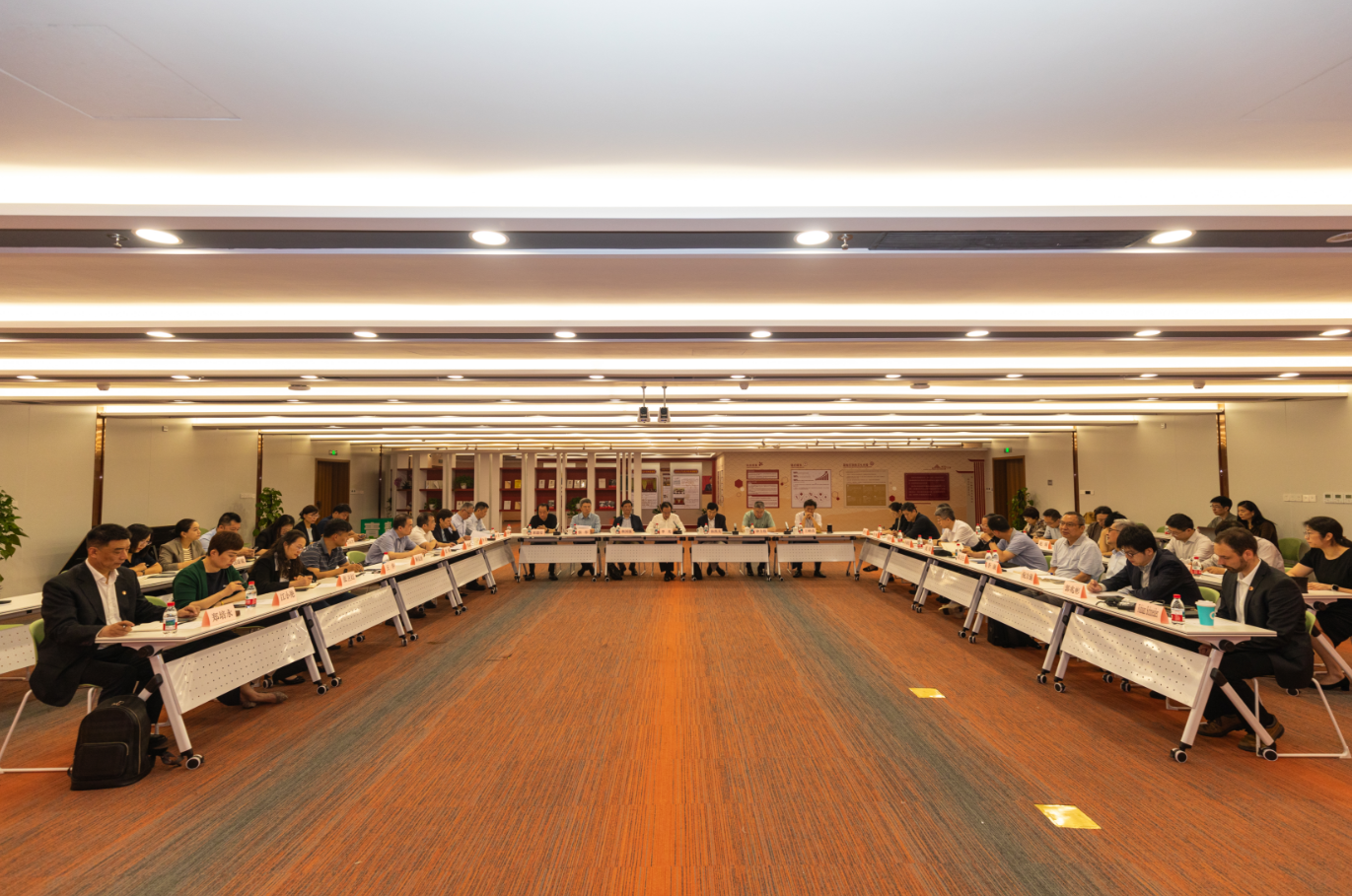 学校召开行政工作会议推动建设中医药基础研究高地