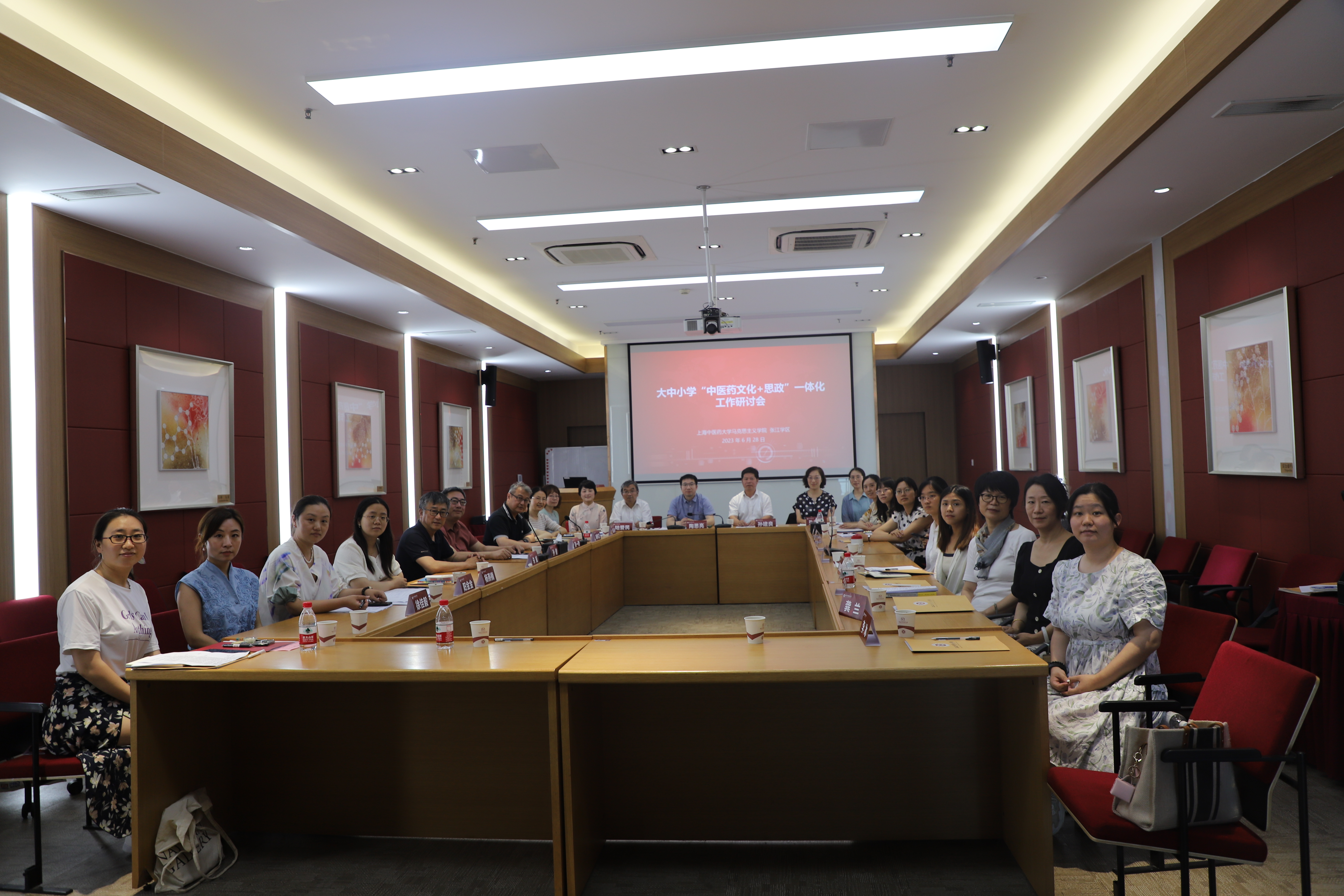 马克思主义学院与张江学区联合召开推进大中小学思想政治教育一体化工作交流会