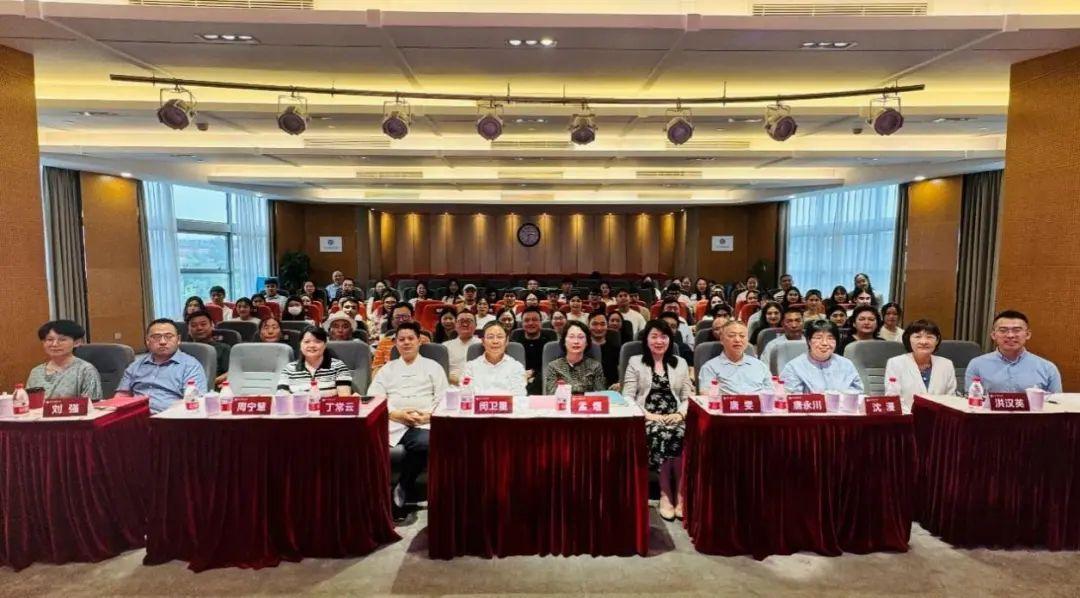 beat365官网民族学生工作总结表彰会暨促进交流交往交融观摩会召开