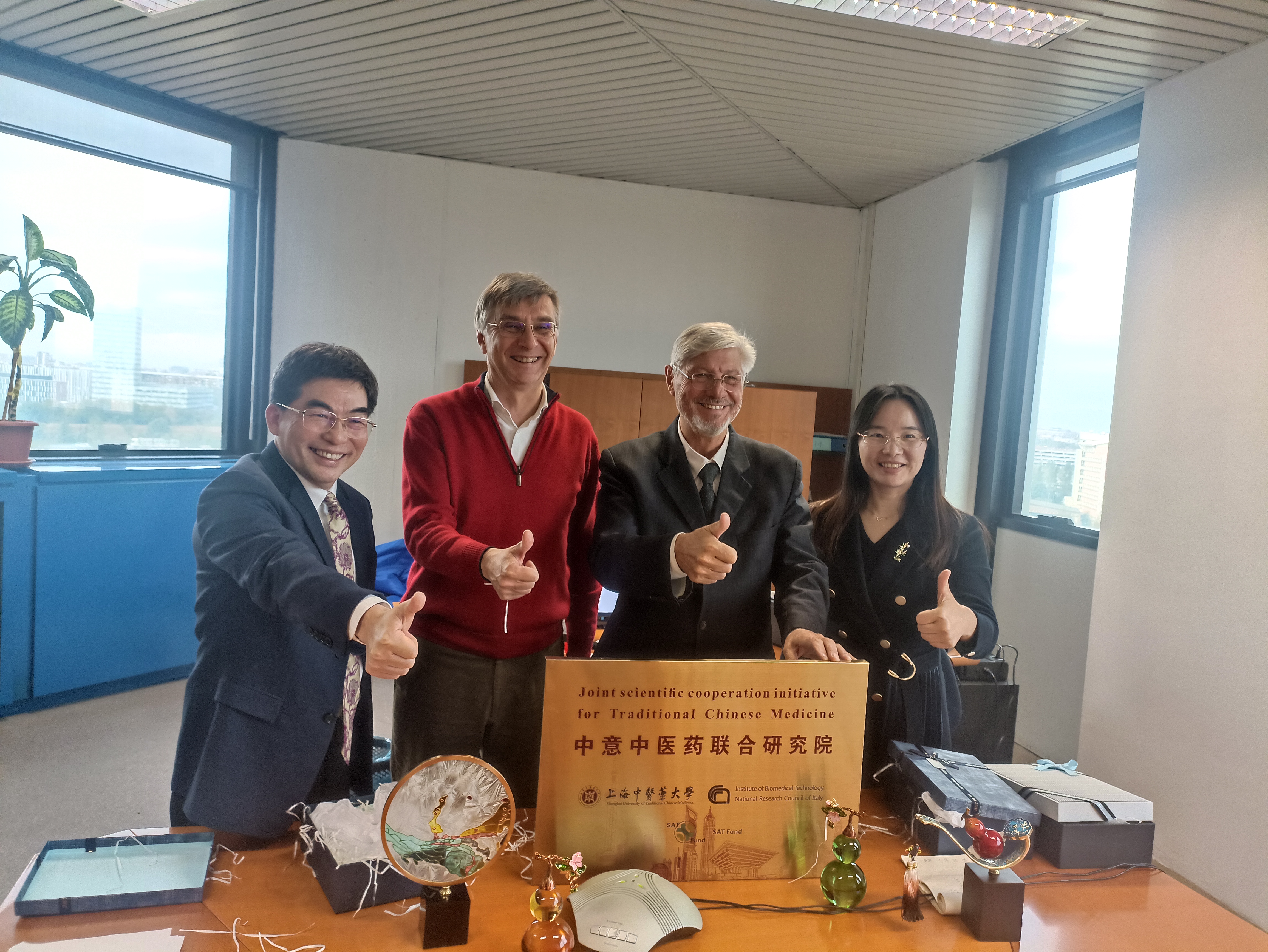 beat365官网代表团赴意大利国家研究委员会生物医药技术研究所访问交流