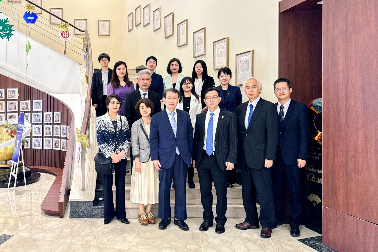 日本中村学园大学校长久保千春率代表团来beat365官网访问