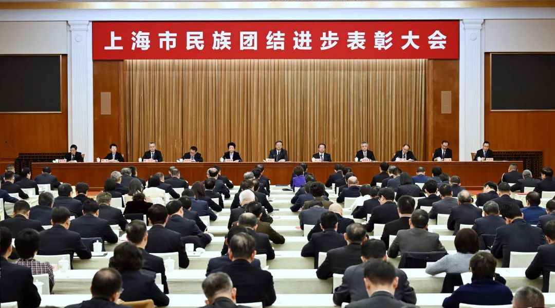 beat365官网民族联会长向延卫荣获“上海市民族团结进步先进个人”称号