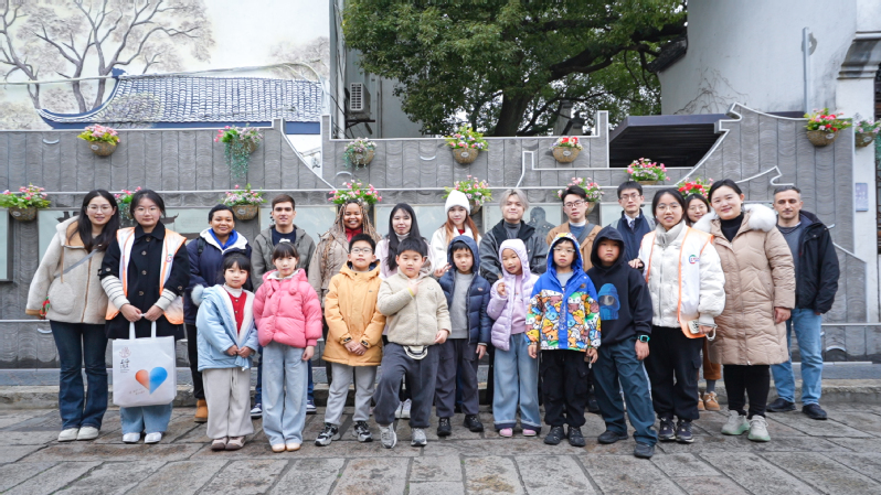 杏林润童心 岐黄迎新春——beat365官网国际学生走进新场镇寒托班