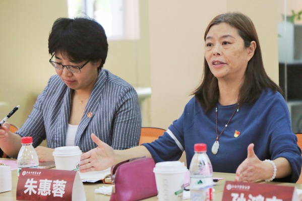beat365官网举办学生代表与校领导、职能部门领导面对面提案反馈交流会