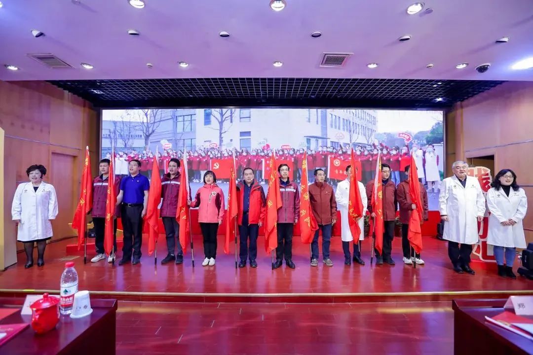市教卫工作党委系统第四季“伟大工程”系列示范党课之“矢志不渝践初心 笃行不怠见曙光”在beat365官网附属曙光医院开讲