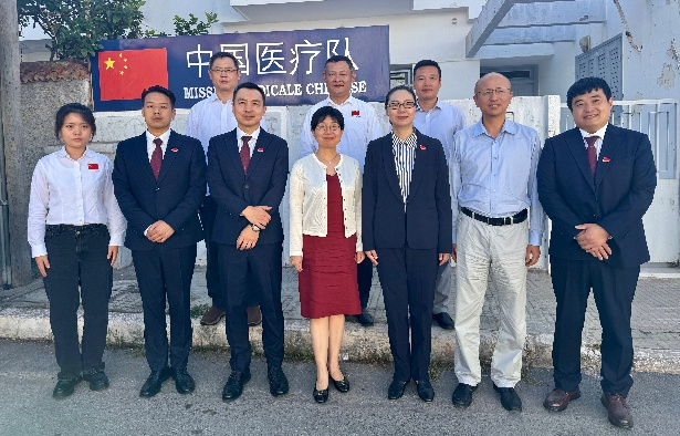 中国驻摩洛哥大使余劲松调研并慰问中国援摩医疗队穆罕默迪亚分队